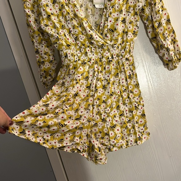 The Vanity Room Yellow Floral Romper (XS) - Picture 4 of 9